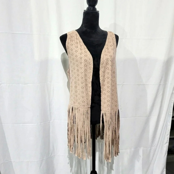 new directions Sweaters - New Directions Weekend Vest Beige Faux Suede Fringe Trim Size S Never Worn